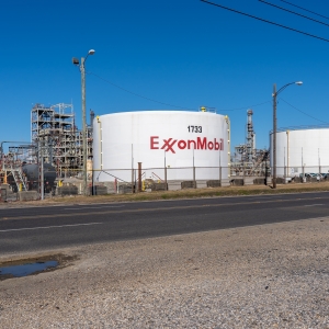Stakingsaanzegging exxonmobil-raffinaderij