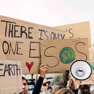 Klimaatnoodtoestand: onze levens zijn meer waard dan hun winsten - tijd voor een Europese richtlijn!