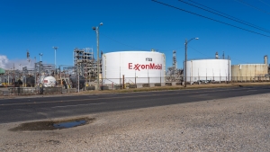 Stakingsaanzegging exxonmobil-raffinaderij
