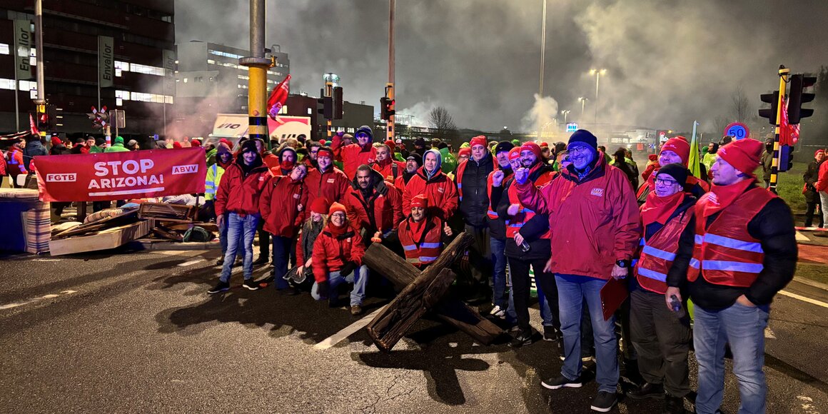 Militanten schoonmaak Scheldelaan.jpg